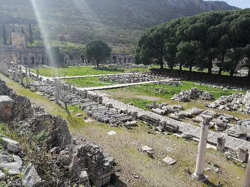 COMMERCIAL  AGORA 